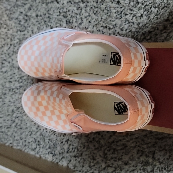 Vans - Picture 2 of 2